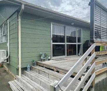 Fully Fenced 3 bedroom home - Photo 5