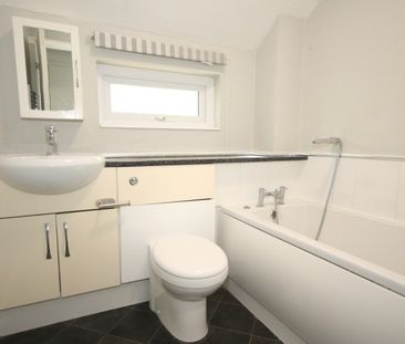 Knaphill, Woking - Photo 3