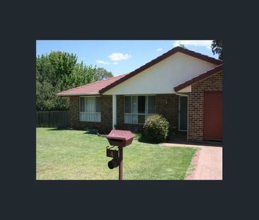 CHARMING FAMILY HOME - Photo 3