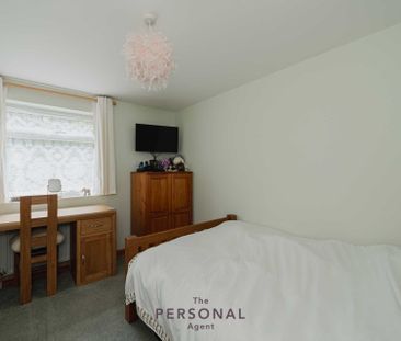 Priory Court, Banstead - Photo 3