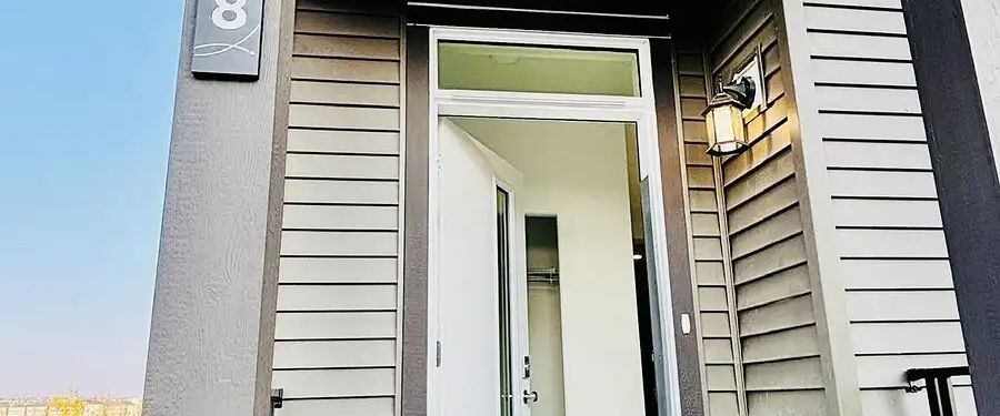 Utility included - 3Bed+Den, 3Bath — 3 Bedrooms+ Den House - Photo 1