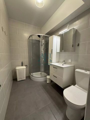 Location Appartement 1 pièce 35m² PARIS 10ème - Photo 2