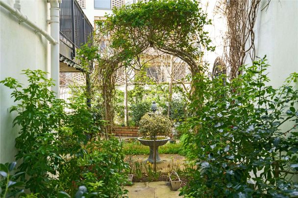 An elegant Garden apartment in the heart of Cheltenham. - Photo 1