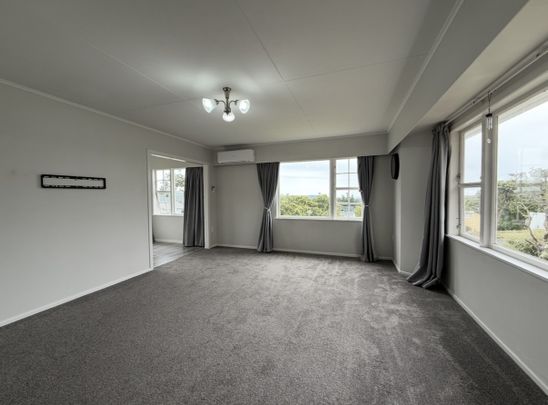 This well-presented 3-bedroom home is perfect for families - Photo 1
