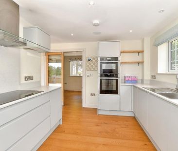 4 bedroom detached house to rent - Photo 6