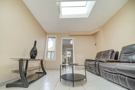 For Lease - 1378 Danforth Avenue Unit# 1, Toronto, Ontario - Photo 3