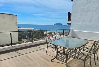 LUXURY SEMI-DETACHED HOUSE FOR RENT IN THE CENTER OF MORAIRA, FIRST LINE TO THE SEA