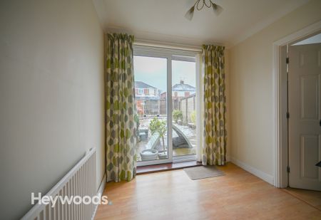 3 bed semi-detached house to rent in Fearns Avenue, Newcastle, Staffordshire - Photo 2