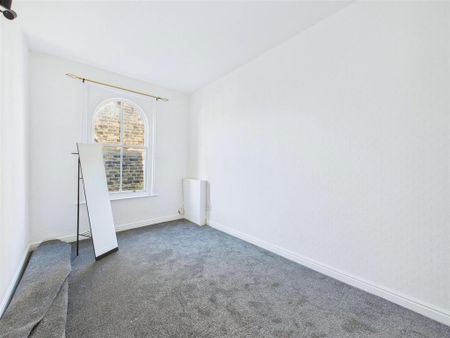 3 bedroom flat to rent - Photo 4