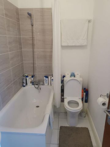 1 bedroom block of apartments to rent - Photo 4