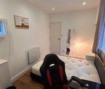 1 bedroom in a house share to rent - Photo 6