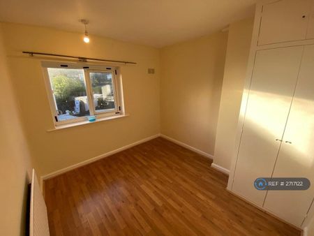3 bedroom end of terrace house to rent - Photo 2