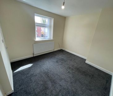 3 bed Semi-Detached - To Let - Photo 2