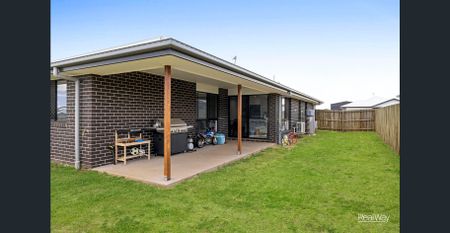 Spacious Modern Home in Wyreema – 4 Bedrooms, 2 Living Areas, 2 Bath and 2 Car. - Photo 3