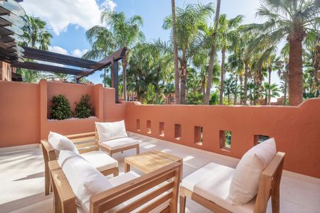 Semi-Detached House in The Golden Mile - Photo 5