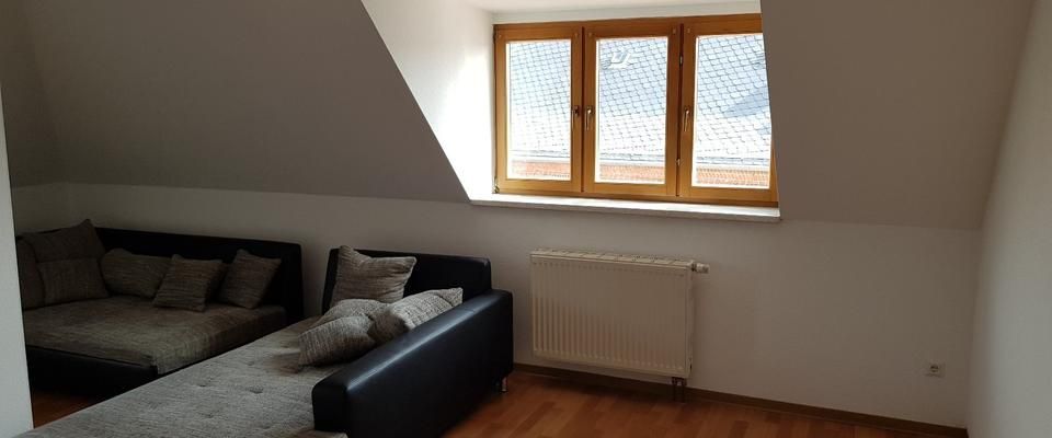 Zentral gelegene 2-Raum DG-Wohnung - Photo 1