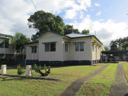 Neat and Tidy Queenslander located in Manunda! - Photo 2