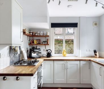 Hare Lane, Farncombe - 3 bedrooms Property for lettings - Seymours - Photo 3