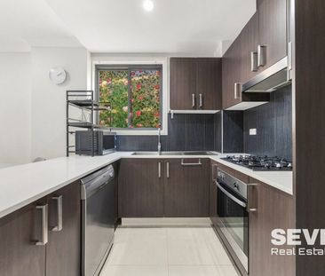 Classic Furnished Apartment in Ideal Central Location - Photo 4