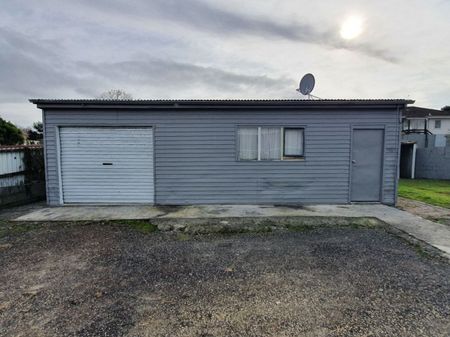 11 Palermo Place, Clover Park, Auckland - Photo 2