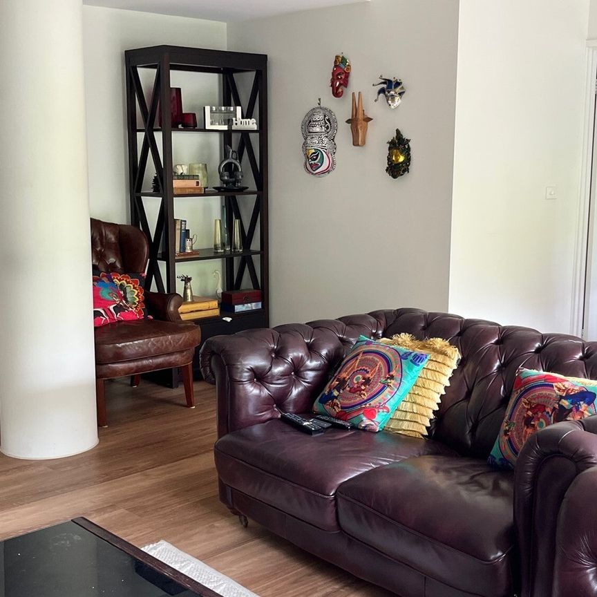 St Kilda Road - Photo 1