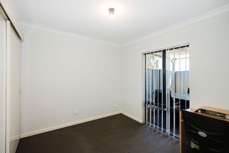 Easy-Care Living in the Heart of Mandurah - Photo 2