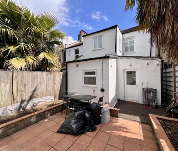 Guide Price £2,400 pcm - Available Now - Furnished - Photo 6