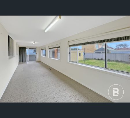 6 Ercil Street, Wendouree, Vic 3355 - Photo 2