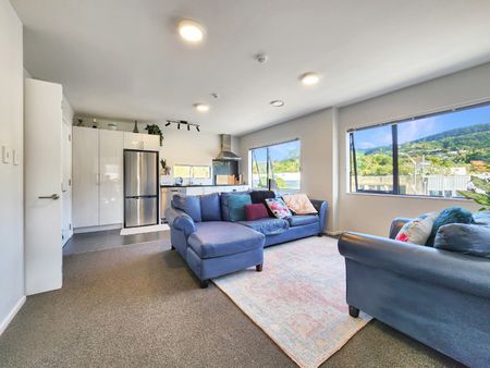 Welcome to 232 Main Road, Tawa - Photo 2