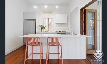 Quintessential Queenslander with a Modern Twist! - Photo 3