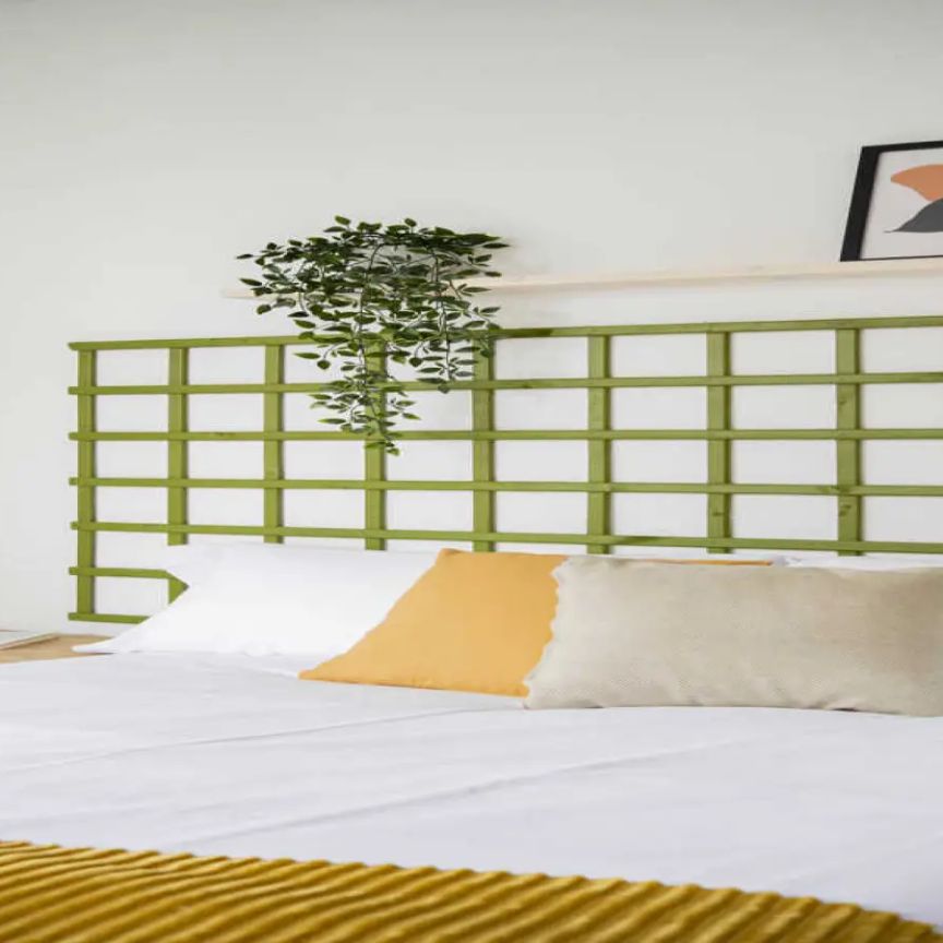 Room in a shared 7-bedroom apartment for rent in Castellana. - Photo 1