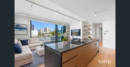 Fantastic terrace with gorgeous city views - Photo 2