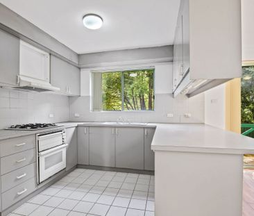 Sought after recently refreshed townhouse with a private courtyard - Photo 5