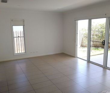 Modern 4-bedroom townhouse! - Photo 6