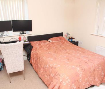 3 bedroom semi-detached house to rent - Photo 5