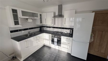 Sunnylands Avenue, Bournemouth, Dorset, BH6 flat to rent - Photo 3