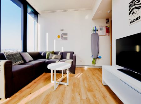 8 Bedroom Apartment - Photo 2