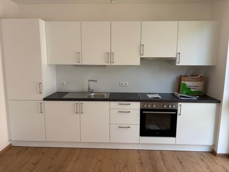 NEUBAU - 3-Zimmer-Wohnung in ruhiger Lage mit Küche, Balkon und Tiefgaragenparkplatz - Photo 2