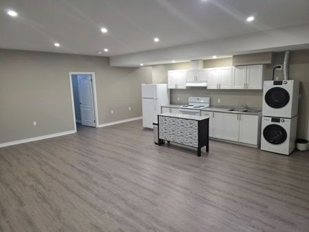 For Lease - 184 Dale Crescent, Bradford West Gwillimbury, Ontario - Photo 4