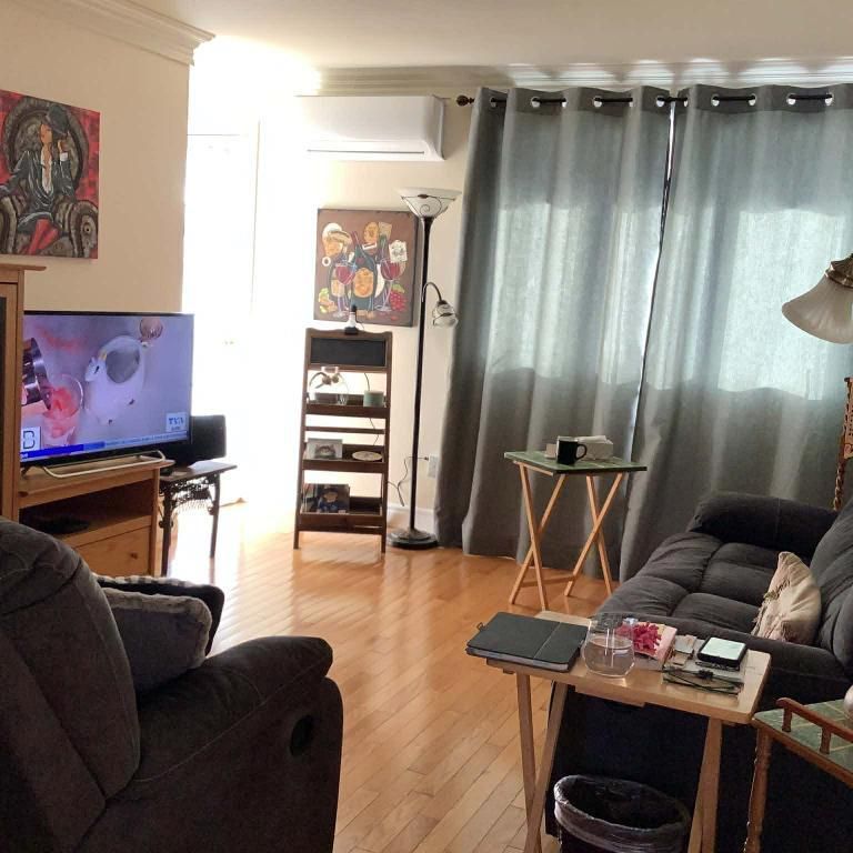 Logement 5 1/2 à louer - Photo 1