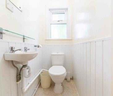 Room 5, 16 Claremont Terrace - Photo 6