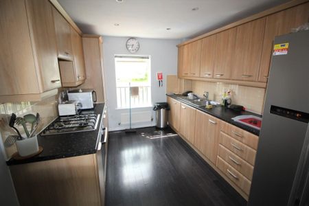 1 bedroom in a house share to rent - Photo 3