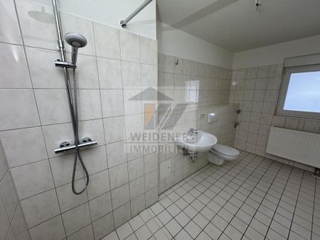 Frisch renoviert: schöne 2-Raum Wohnung mit Balkon (Südseite) und Aufzug! - Photo 4