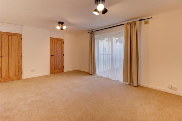 2 BED Apartment To rent - Photo 1