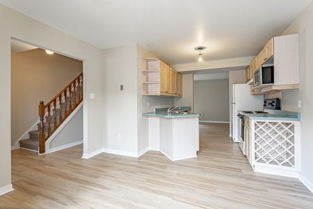 For Lease - 50 CHAPMAN Court Unit# 27, London North, Ontario - Photo 5