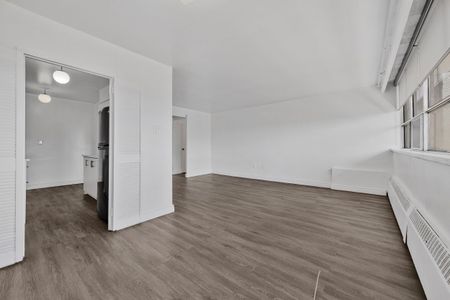 For Lease - 65 Thorncliffe Park Drive Unit# 1807, Toronto, Ontario - Photo 3