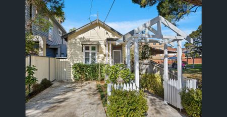 Delightful Home - Photo 4