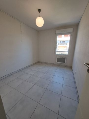 A LOUER AVIGNON ( 84000 ) : APPARTEMENT 3 pièces -TERRASSE - ASCENSEUR - 1 PLACE DE PARKING, - Photo 2