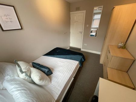 4 bedroom terraced house to rent - Photo 5