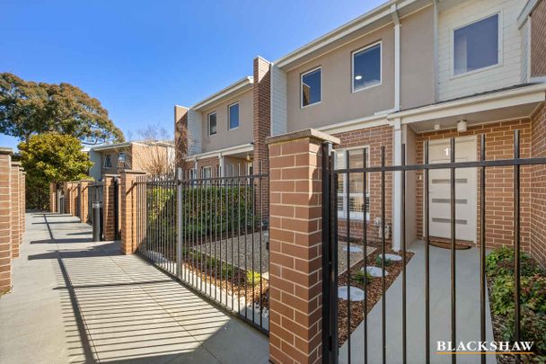 Stunning Two Bedrom Townhouse in Mawson - Photo 1